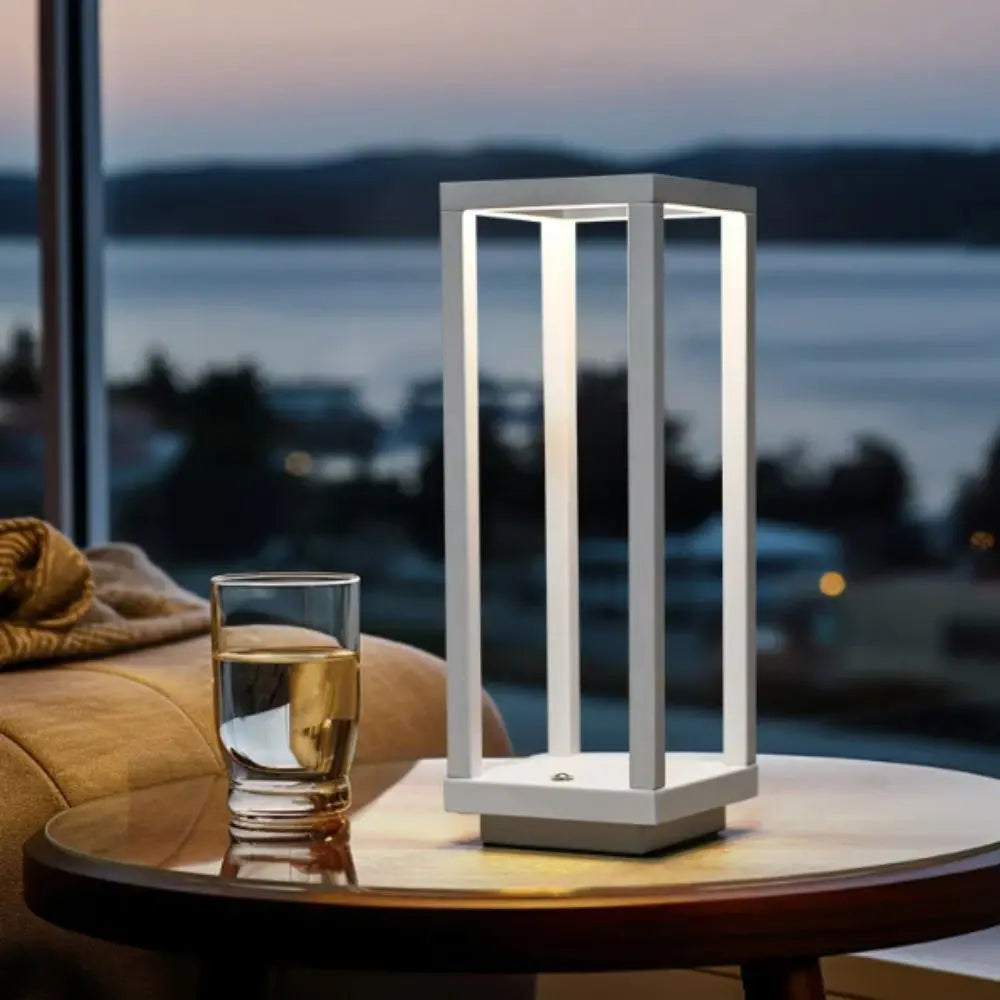 Modern European Design LED Table Lamp Waterproof Ip65 Rechargeable Rechargeable Table Lamp Decorative Lighting LED Technology